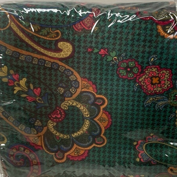 Classic Traditons Pillow Sham Design of Paisley - Picture 2 of 5